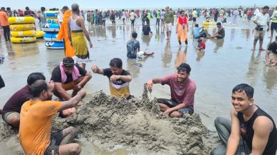 ঈদের ছুটি : কক্সবাজার সৈকতে উচ্ছ্বাসের বাঁধ ভাঙ্গা উল্লাস