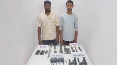 কুমিল্লায় অস্ত্রসহ দুই যুবক আটক