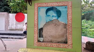 দুর্বৃত্তরা ভেঙে ফেলেছে বীর মুক্তিযোদ্ধা রফিকুল ইসলামের ম্যুরাল