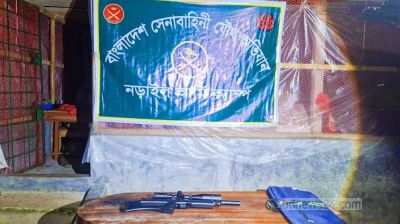 নড়াইলে কলেজ ছাত্রের ঘর থেকে রাইফেল উদ্ধার