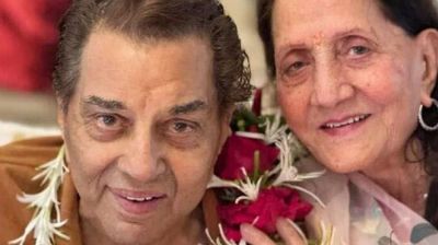 ধর্মেন্দ্র তার প্রথম স্ত্রী প্রকাশ কৌরের সঙ্গে বিবাহবার্ষিকী পালন করলেন