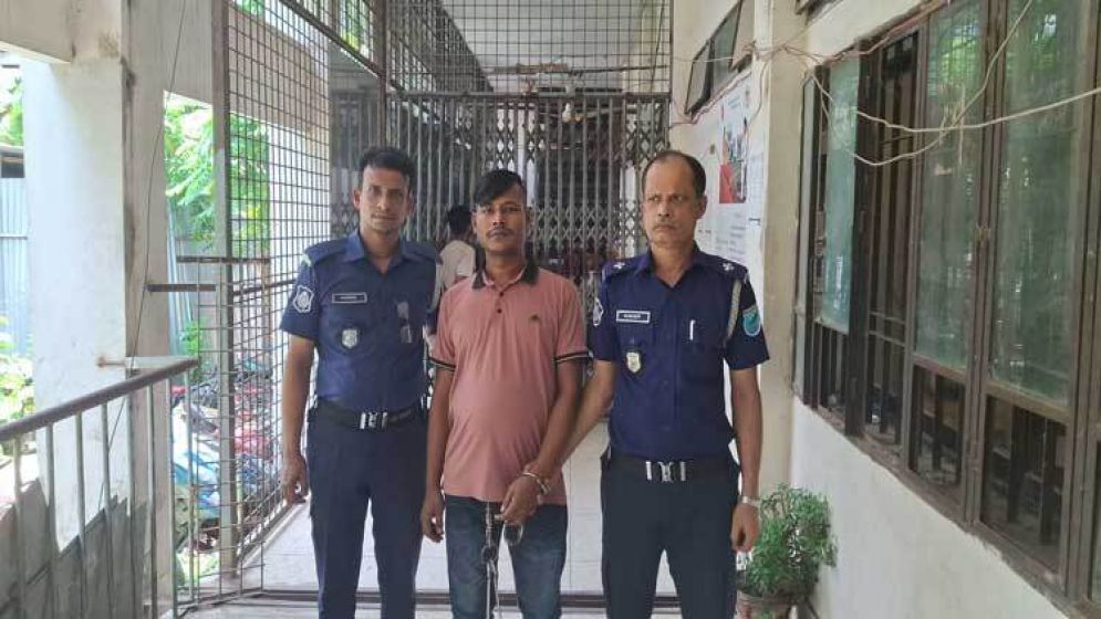 নারায়ণগঞ্জে অস্ত্র মামলায় যুবকের ১৫ বছরের কারাদণ্ড