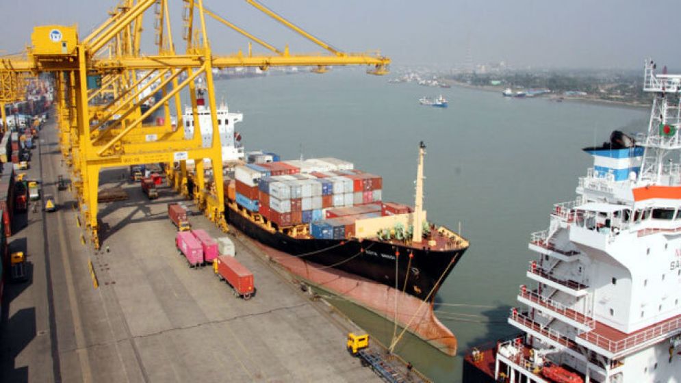 চট্টগ্রাম বন্দরে পুরোদমে চলছে পণ্য খালাস