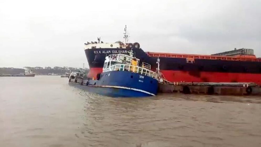 পশুর নদে ডুবে গেল কার্গো জাহাজ