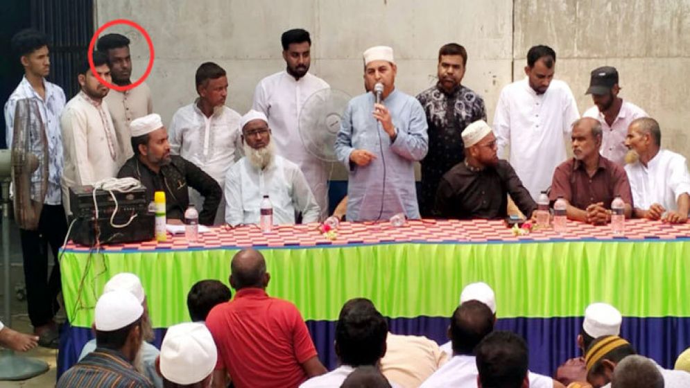 ফেসবুকে ভাইরাল : জামায়াতের কর্মী সভায় ছাত্রলীগ নেতা!