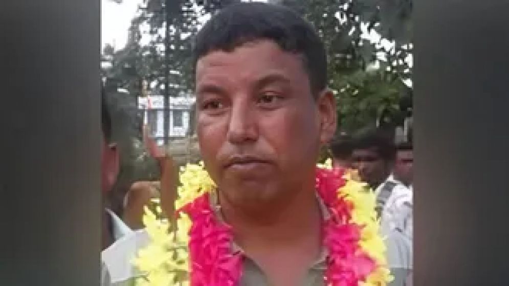 মধ্যরাতে ডেকে নিয়ে ইউপি সদস্যকে কুপিয়ে হত্যা