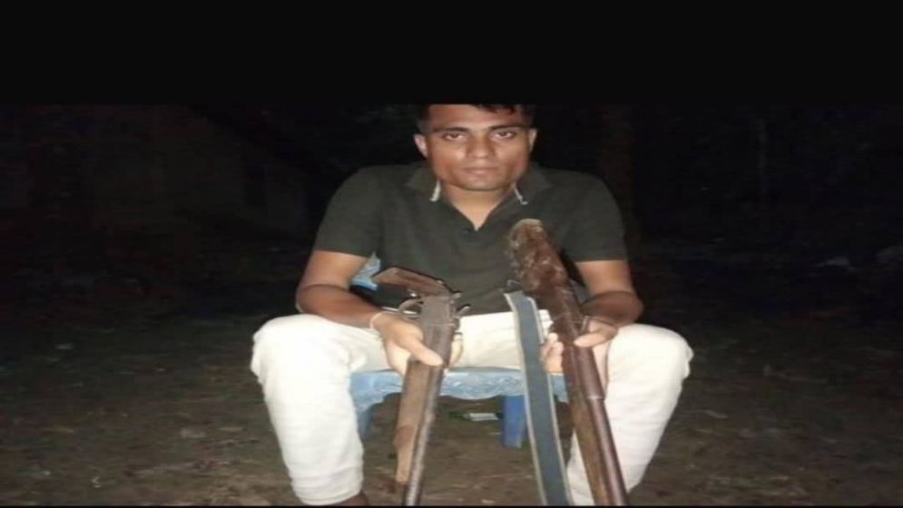 উখিয়ায় অস্ত্রসহ চাকুরিচ্যুত  সেনাসদস্য আটক