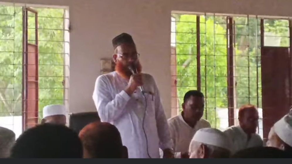 কমলনগরে ইউপি অফিসে বিএনপির মিটিং — সমালোচনা