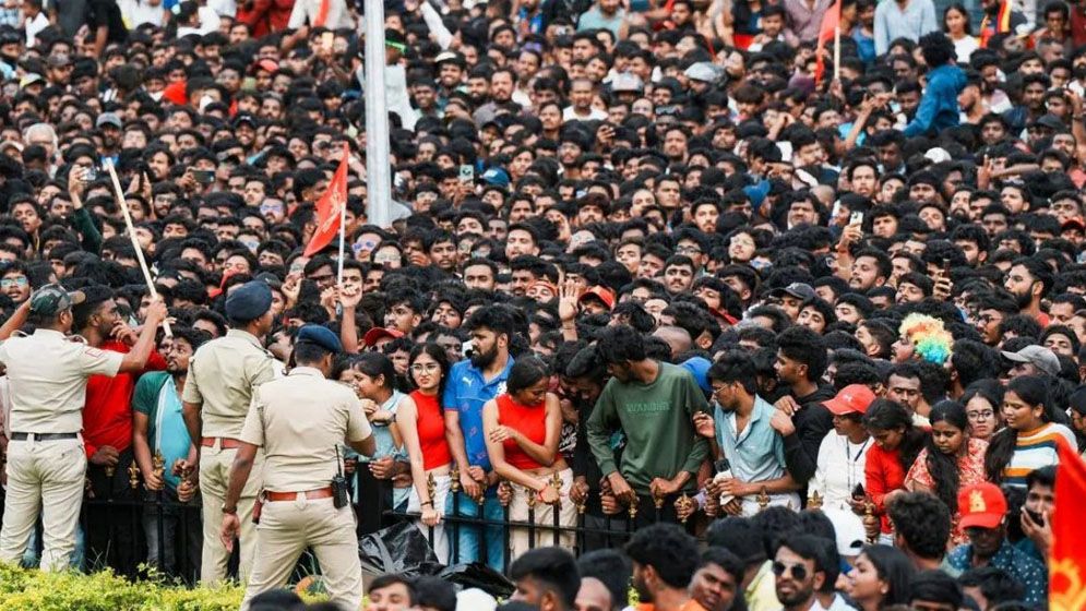 আইপিএল জয় উদযাপনে পদপিষ্ট হয়ে নিহত ১১