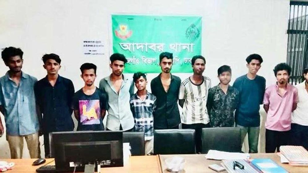 রাজধানীর আবাসিক হোটেল  থেকে গ্রেফতার ৩০