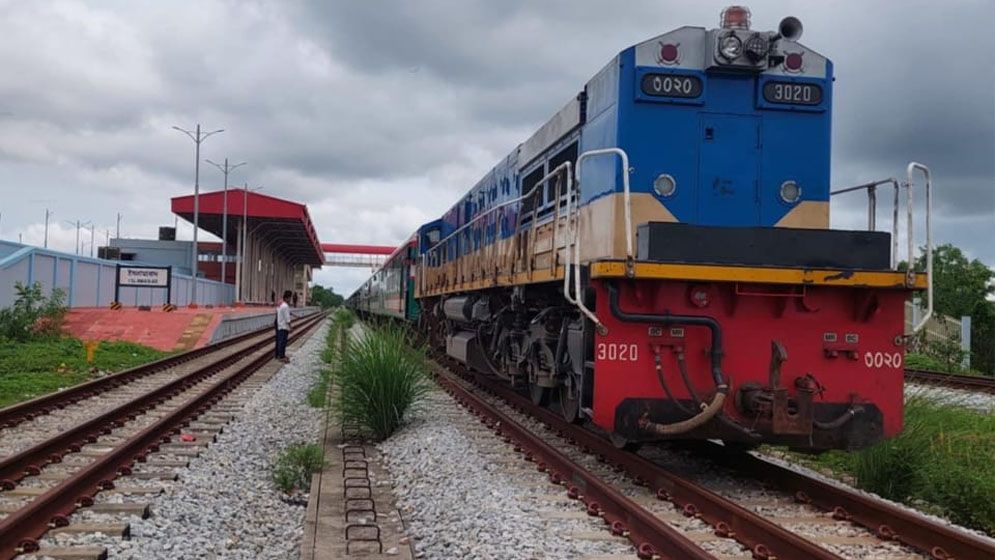 ‘কক্সবাজার এক্সপ্রেস ’ সাড়ে ৩ ঘন্টা পর  গন্তব্যের উদ্দেশ্যে ছেড়েছে