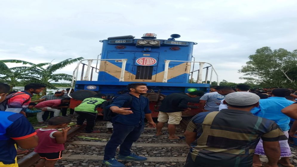 নীলফামারীতে ট্রেনের  ধাক্কায় দুই বাইক আরোহী নিহত