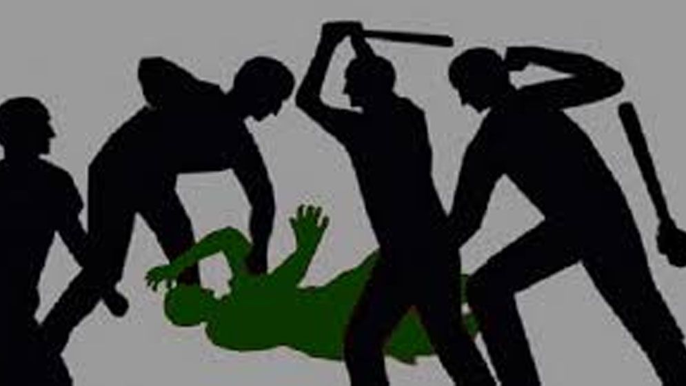 মেয়েকে উত্ত্যক্তের প্রতিবাদ করায় বাবাকে পিটিয়ে হত্যা