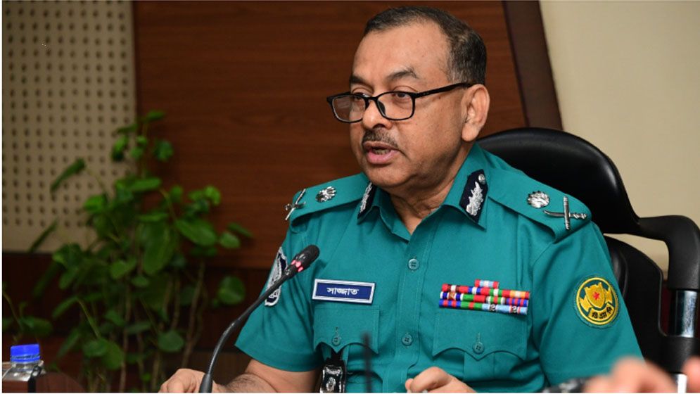কঠোর ব্যবস্থা হাসিল ব্যতীত অর্থ আদায় করলে  : ডিএমপি কমিশনার