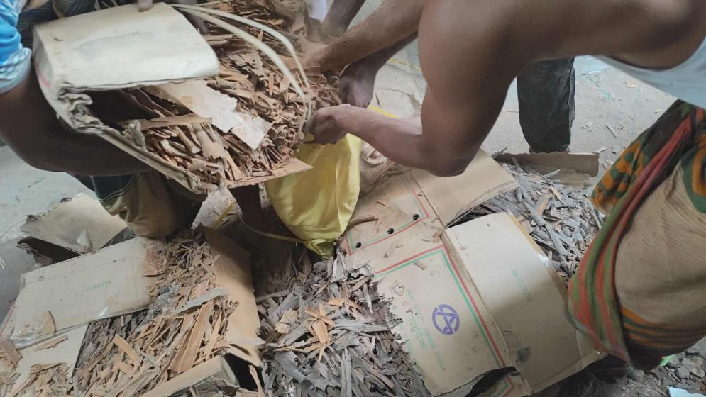 বগুড়ায় মেয়াদোত্তীর্ণ আড়াই টন মসলা জব্দ