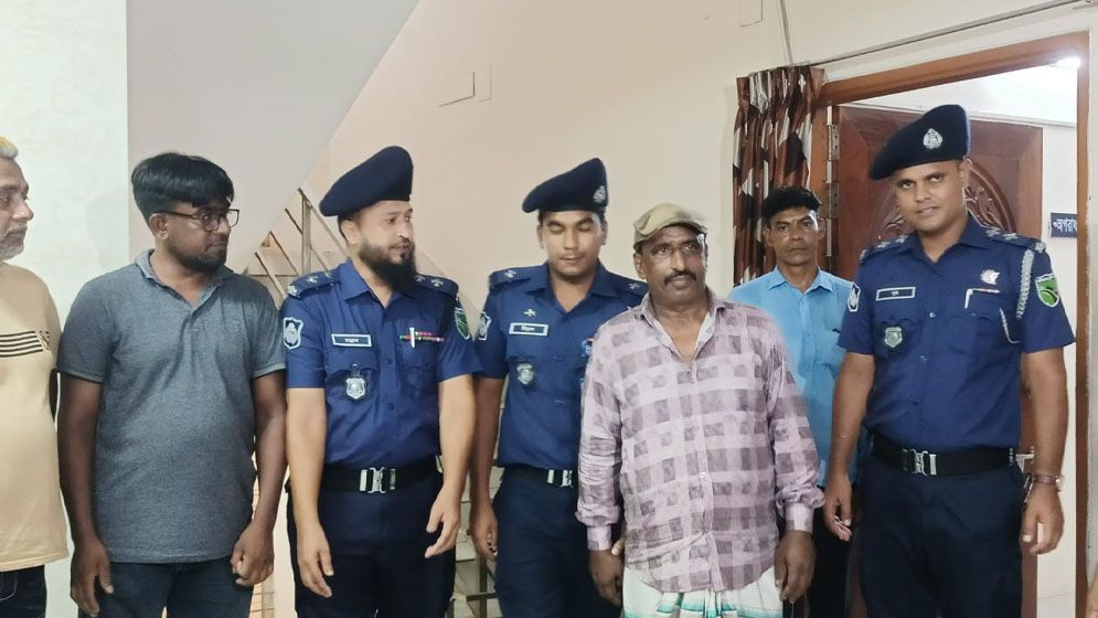 বগুড়ায় বাবা-ছেলে নিহতের ঘটনায় চালক গ্রেপ্তার,বাস জব্দ