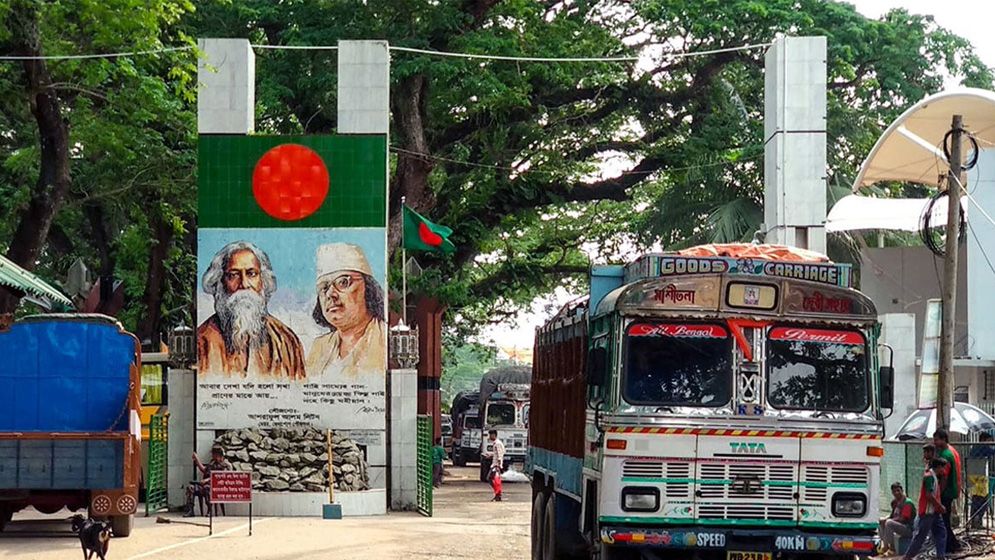ছুটি শেষে বেনাপোল বন্দরে আমদানি-রপ্তানি শুরু