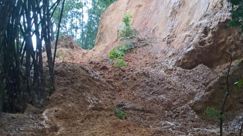 অতিবর্ষণ : রামুতে পাহাড় ধসে যুবকের মৃত্যু