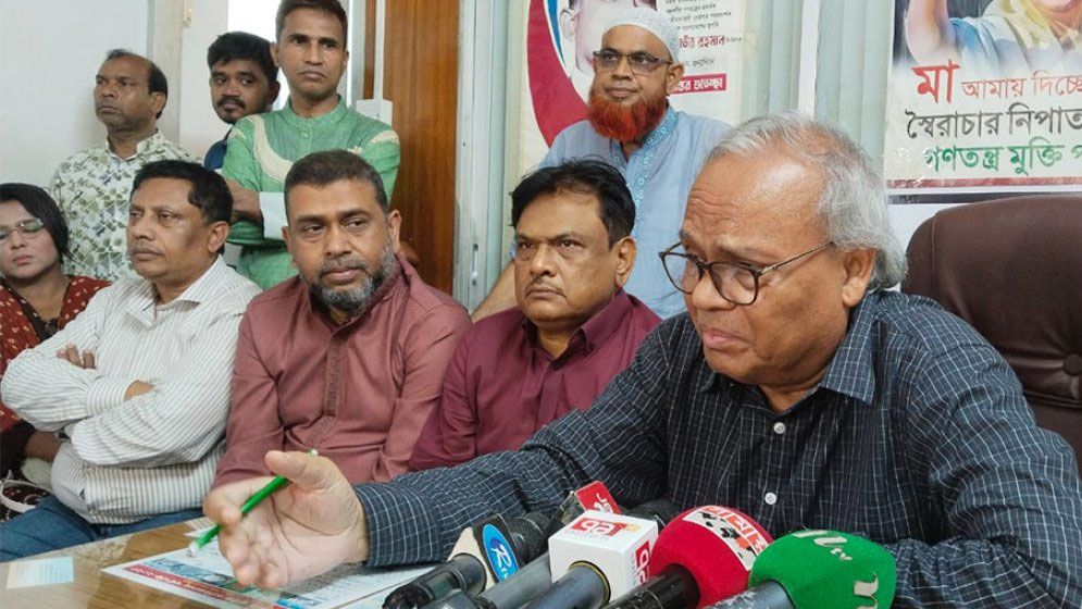 গোটা জাতি আজ লন্ডনের দিকে তাকিয়ে : রিজভী