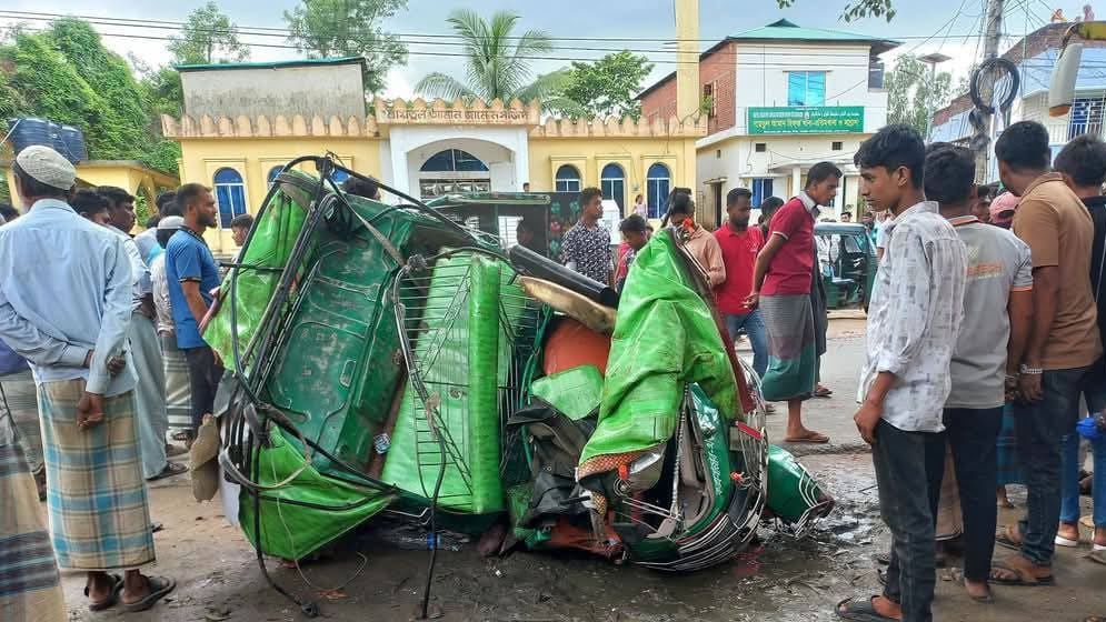 ঈদগাঁওতে বাস-অটোরিকশা মুখোমুখি সংঘর্ষে নিহত ১