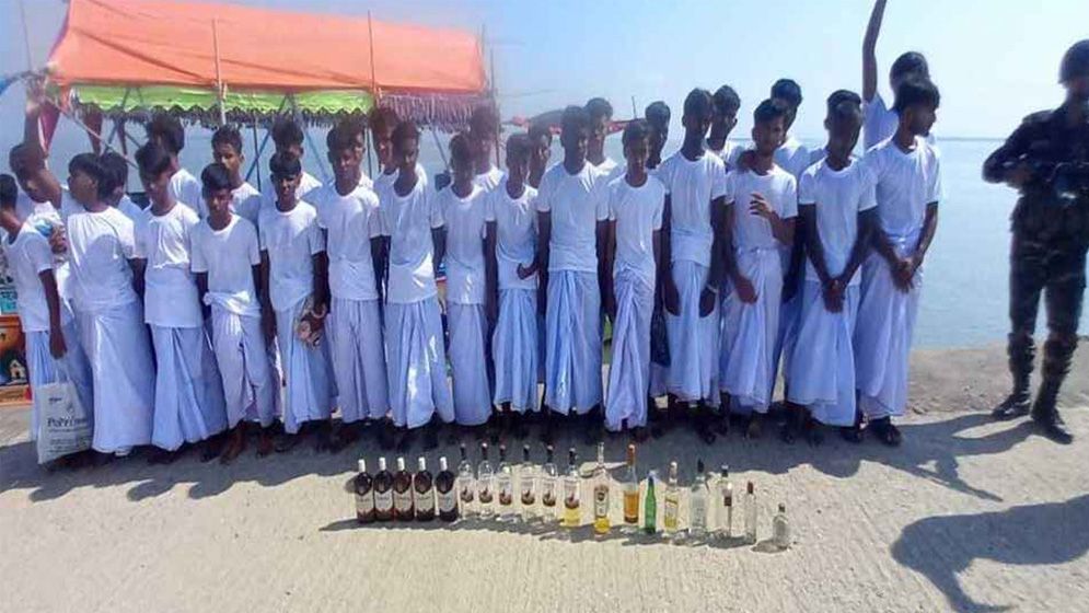 সেনাবাহিনীর হাতে মদ খেয়ে নাচুনে ৩৯ কিশোর আটক