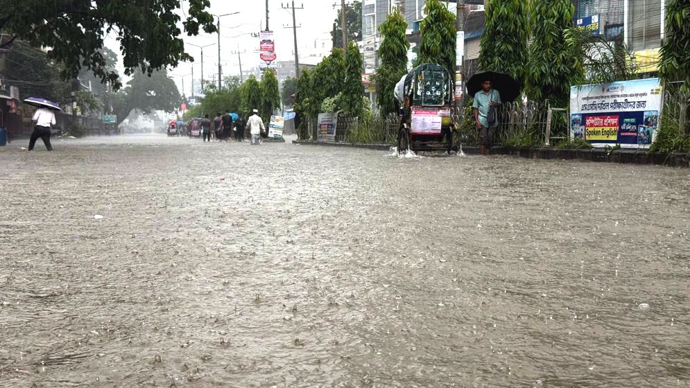 বিপৎসীমার ওপরে ফেনীর মুহুরী-সিলোনিয়া নদীর পানি