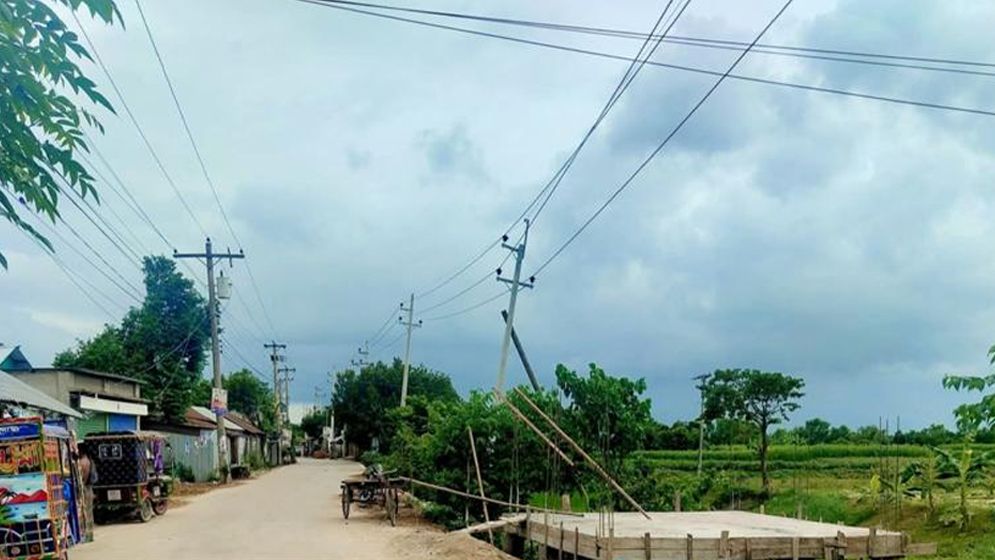 নবীনগরে সরকারি রাস্তা দখল করে পাকা দোকান নির্মাণ