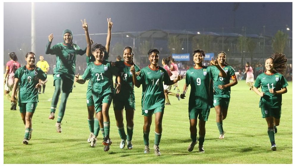 দুই মাঠের ‘বিচিত্র’ ম্যাচে সহজ জয় বাংলাদেশের