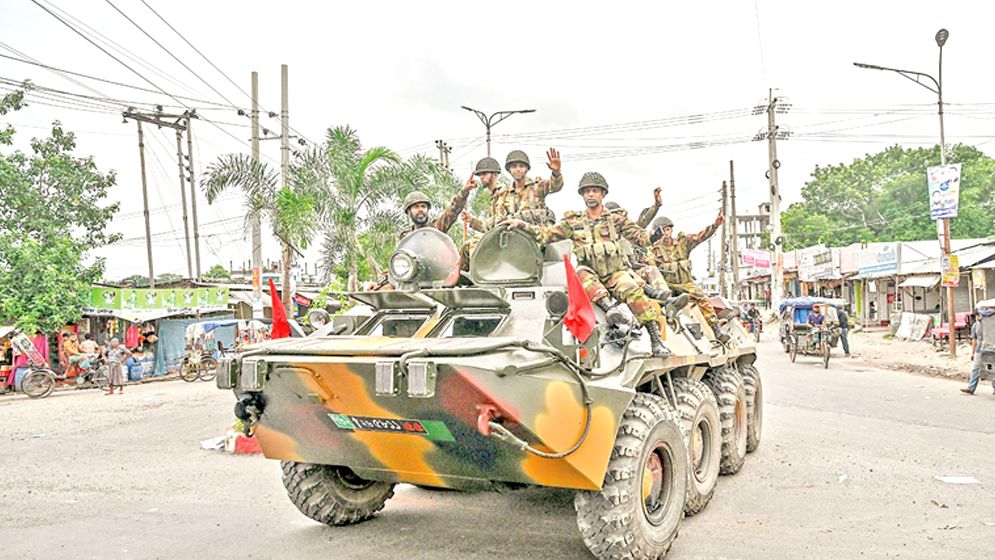 গোপালগঞ্জ নিয়ন্ত্রণহীন দুর্বল প্রশাসনে