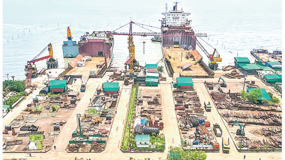 জাহাজভাঙা শিল্প : রডের কাঁচামালের বড় উৎস