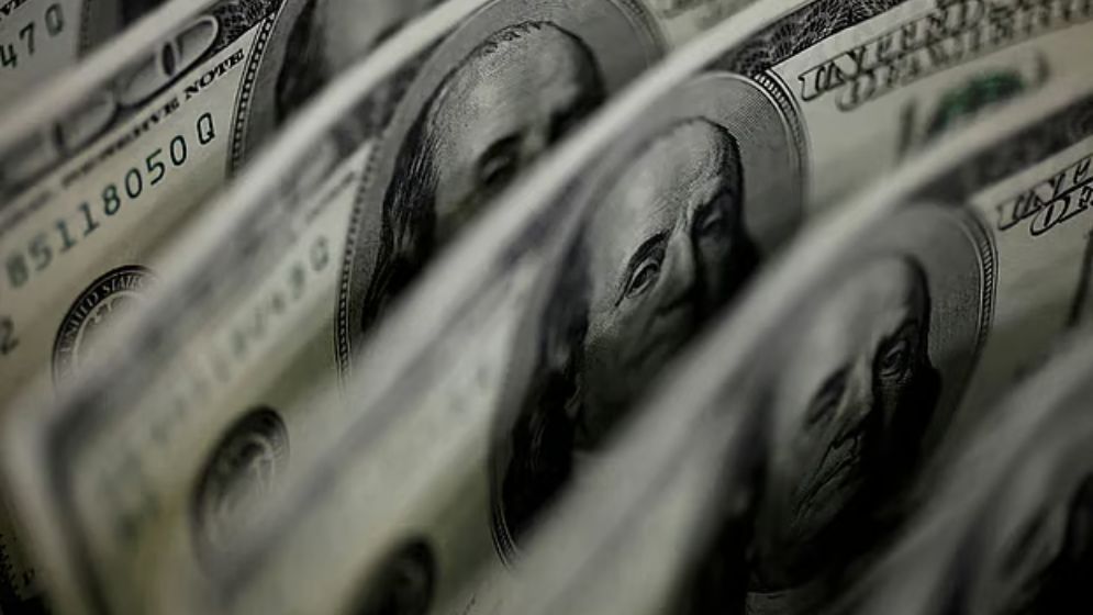 টানা চার দিন পর ডলারের দাম বাড়ল ১ টাকা ৪০ পয়সা