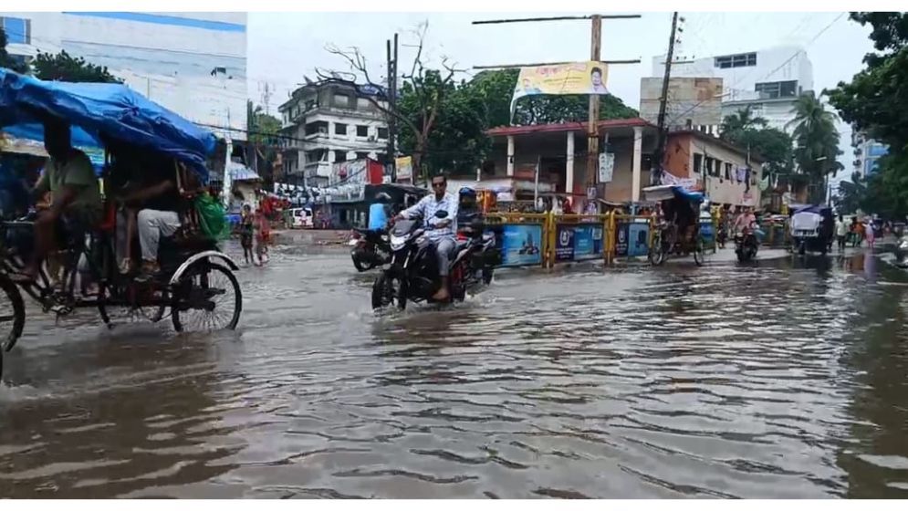 বগুড়ায় ভারি বৃষ্টিতে জনদুর্ভোগ, বজ্রপাতে নিহত এক