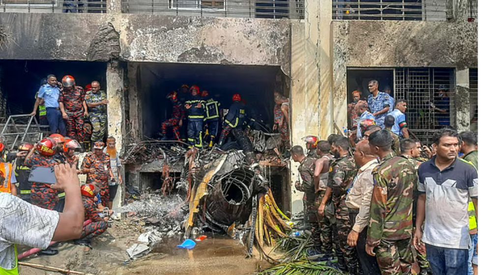 বিমান বিধ্বস্ত : প্রত্যক্ষদর্শী শিক্ষকের বর্ণনা