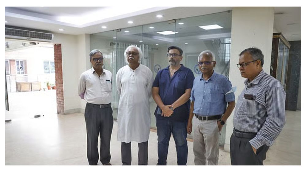 জাতীয় ঐকমত্য কমিশন : শিক্ষার্থী-অভিভাবকদের ওপর হামলার প্রতিবাদে প্রতীকী ওয়াকআউট তিন দলের