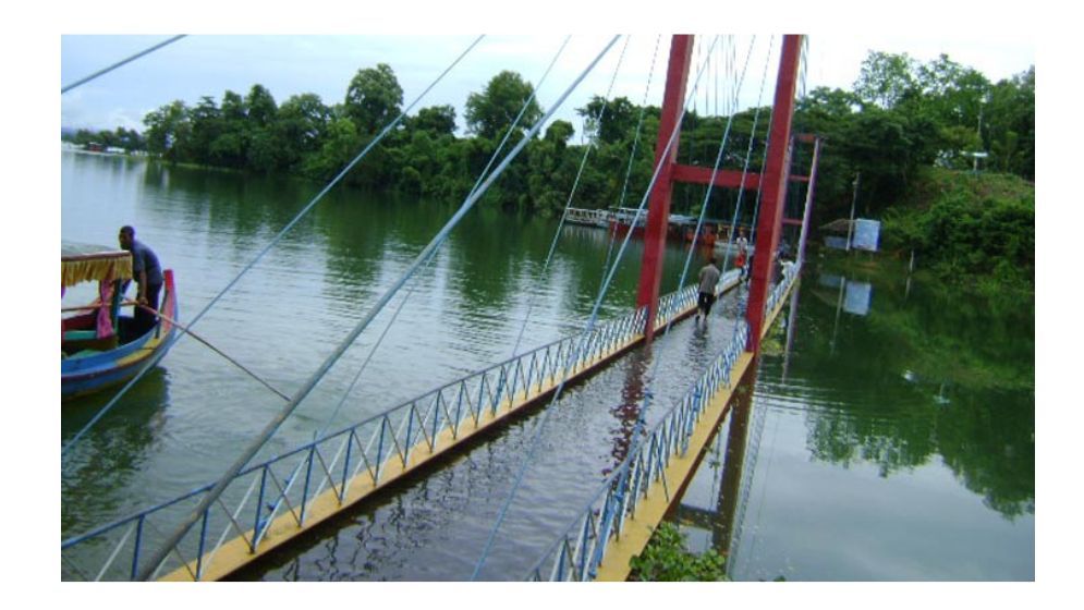 রাঙ্গামাটির ঝুলন্ত সেতু পানির নিচে, দর্শনার্থী প্রবেশে নিষেধাজ্ঞা