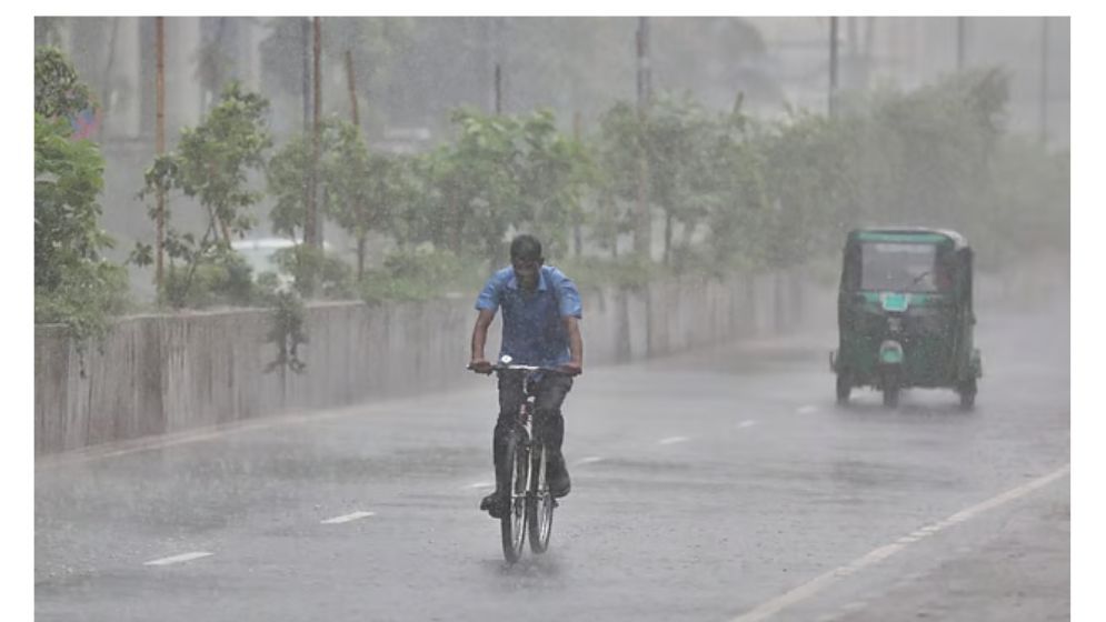 সাগরে ৩নং সতর্কসংকেত, চার বিভাগে বৃষ্টির পূর্বাভাস