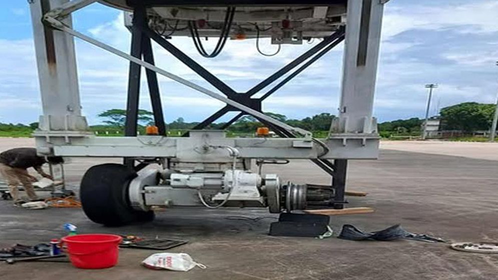 ওসমানী বিমানবন্দরে বোর্ডিং ব্রিজের চাকা ফেটে একজন নিহত