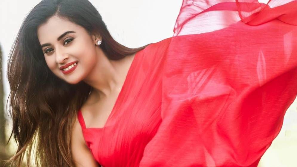 প্রথমবার মিউজিক ভিডিওতে বুবলী