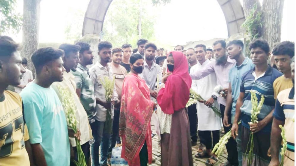 পাইকগাছায় ছাত্রদলের উদ্যোগে  শিক্ষা উপকরণ বিতরণ