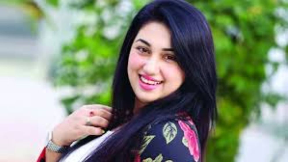 বোরকা পরে আদালতে অপু বিশ্বাস