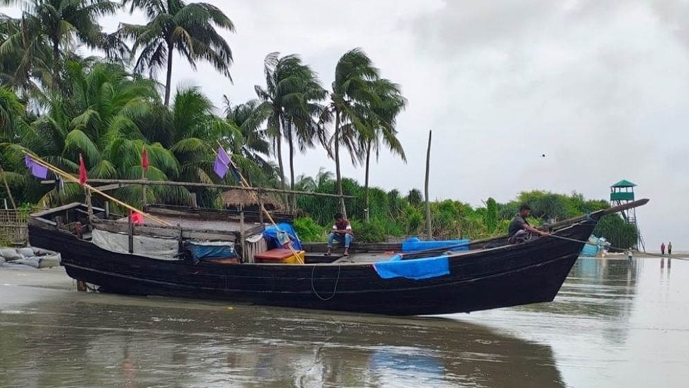 মিয়ানমার থেকে ট্রলার যোগে ২০ রোহিঙ্গা সেন্টমার্টিনে