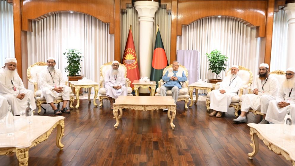প্রধান উপদেষ্টার সঙ্গে হেফাজত নেতৃবৃন্দের সাক্ষাৎ