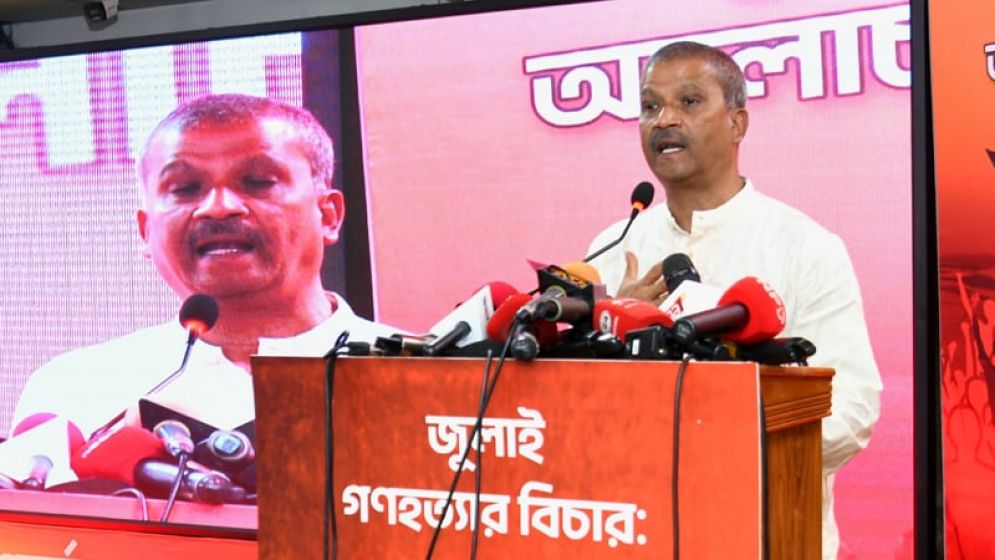 শেখ হাসিনা যে অপরাধ করেছে, তা মুক্তিযুদ্ধের সময়ও হয়নি : আসিফ নজরুল