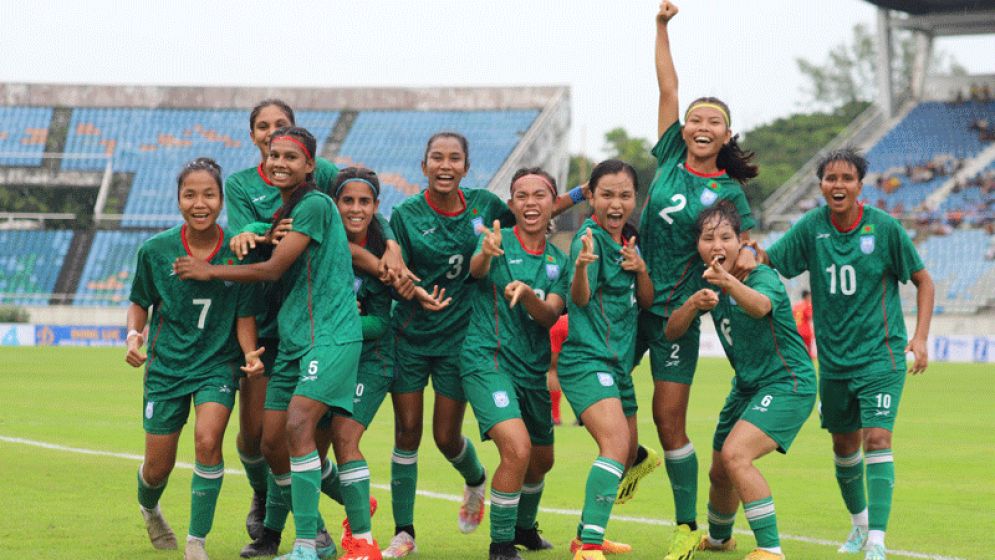 মিয়ানমারকে হারিয়ে এশিয়া কাপে এক পা মেয়েদের