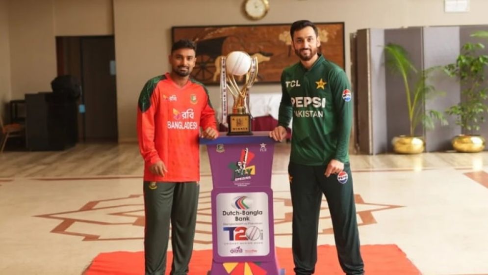 টি-টোয়েন্টি সিরিজ :  পাকিস্তান ১১০ রানে অলআউট