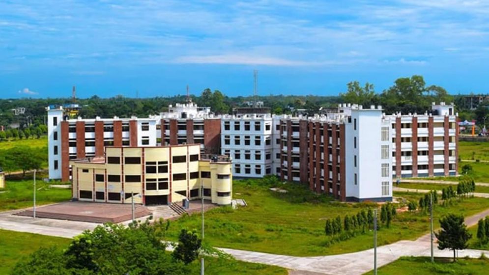 বেরোবি ক্যাম্পাসে বহিরাগতদের প্রবেশ নিষিদ্ধ