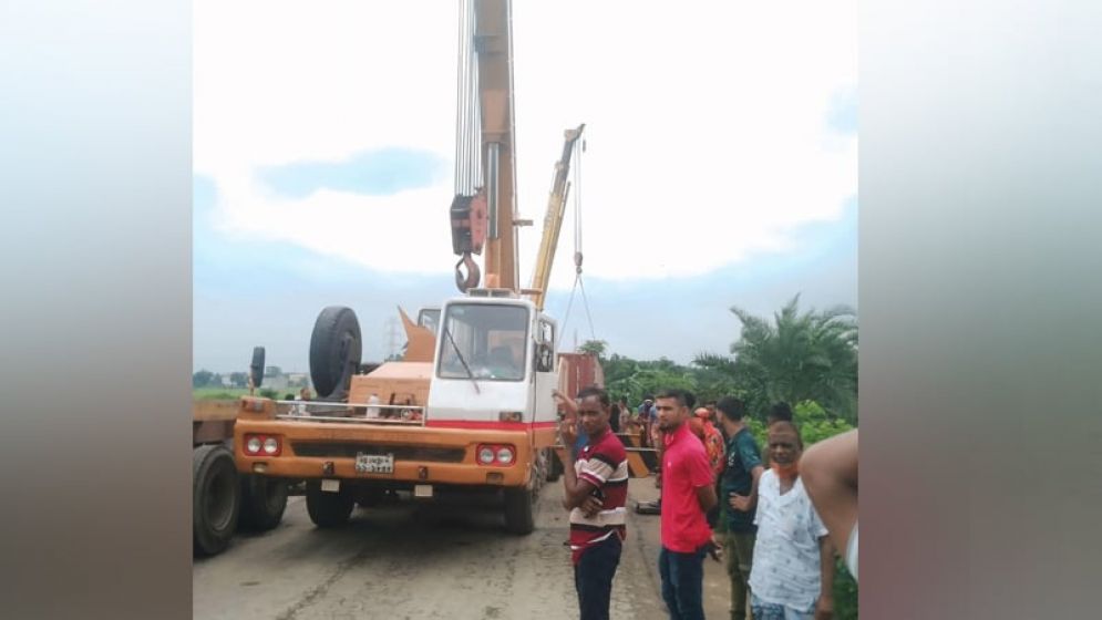 গাড়ি উল্টে বন্ধ কুমিল্লা-সিলেট মহাসড়ক ৫ ঘণ্টা পর স্বাভাবিক