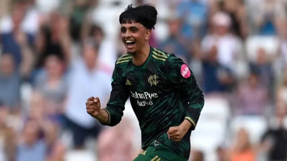 টি-টোয়েন্টিতে ১৭ বছরের ক্রিকেটারের কীর্তি : হ্যাটট্রিকসহ ৫ উইকেট