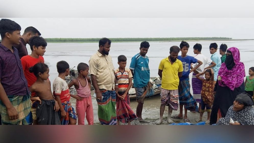 মেঘনায় ‘বাল্কহেডের’ ধাক্কায় ট্রলারডুবি,  কিশোরের মরদেহ উদ্ধার, নিখোঁজ জেলে
