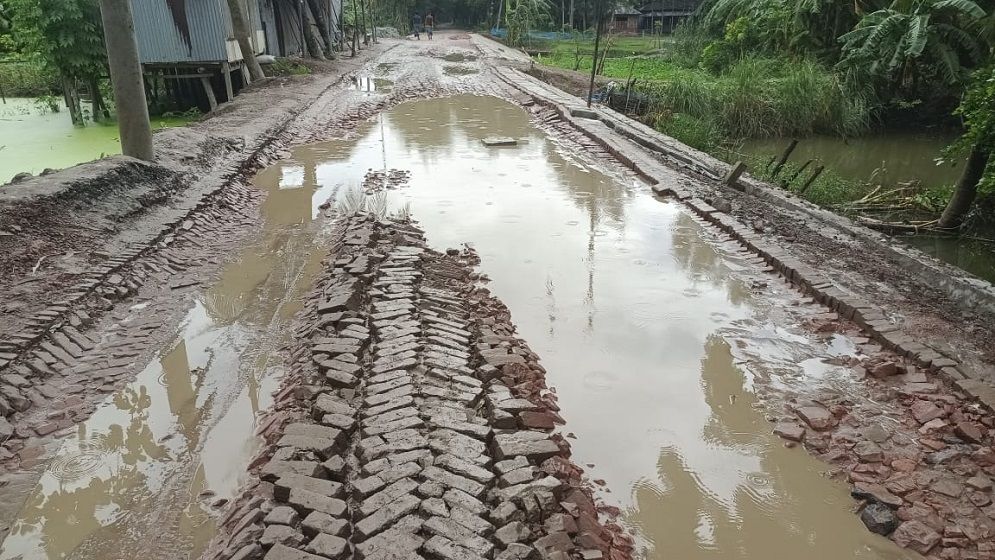 কমলনগরে এলজিইডির সড়কে ব্যাপক অনিয়ম, সংস্কারের মধ্যেই সড়ক চলাচল অনুপোযোগী